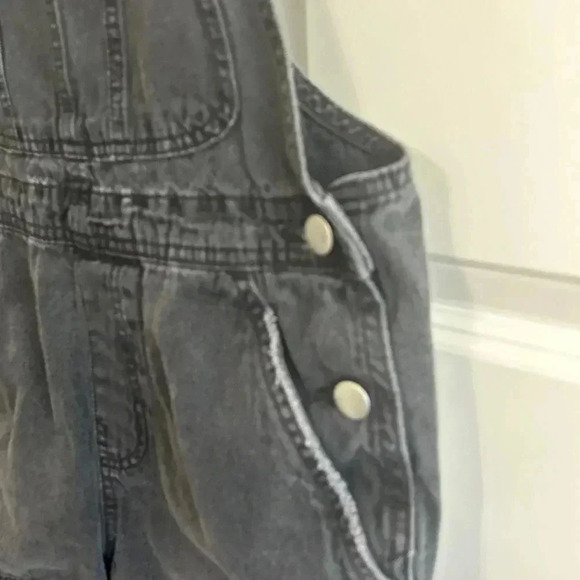 NOBO size 3/5 Juniors black denim overall shorts. GUC. Fits size 14/16 as well - Picture 8 of 8